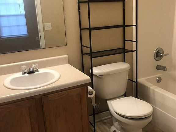 3rd image of 10150 Cove Ave APT 16