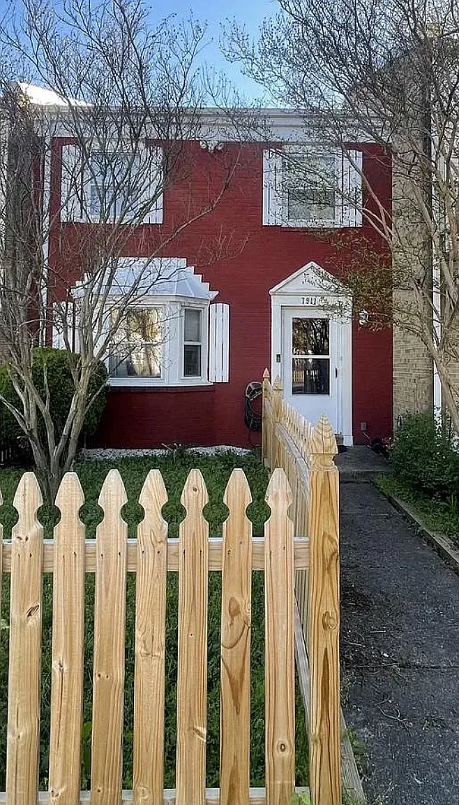 3 bed, 1.5 bath, 1332 sqft, $2,400 — Photo 1