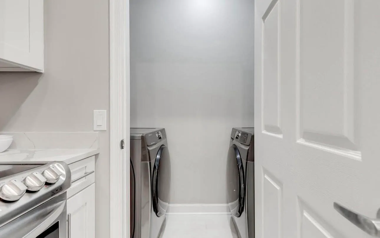 1 bed, 690 sqft, $2,150 — Photo 3