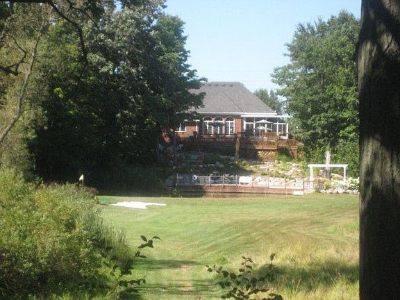 Showing back of home from a distance in acerage