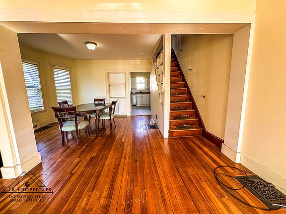 Dining Room Stairs 2F