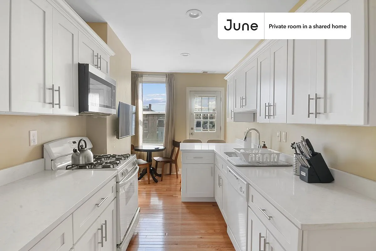 Queen bedroom in 4 bed/1 bath home in Allston #442 C — Photo 2