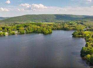 8 Oak Drive, New Windsor, NY 12553
