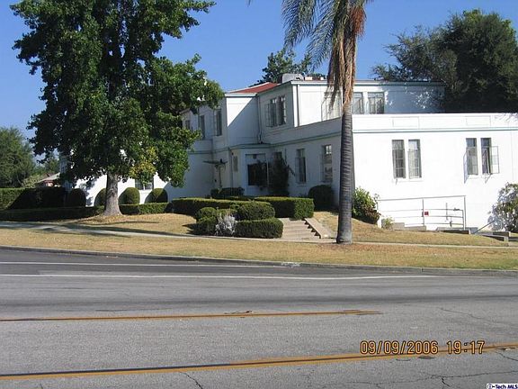 3rd image of 20 E Mariposa St
