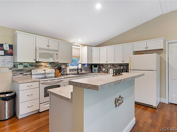 4th image of 3501 Great Lake View Dr