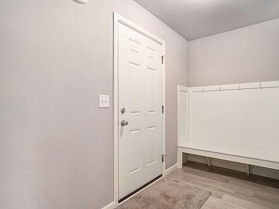 3rd image of 47223 Silver Oaks Blvd