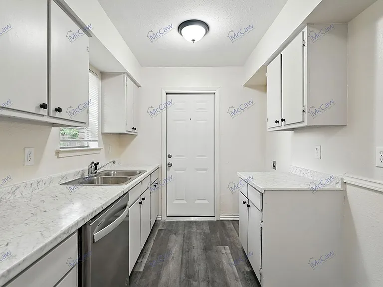 4425 Central Ln — Photo 9