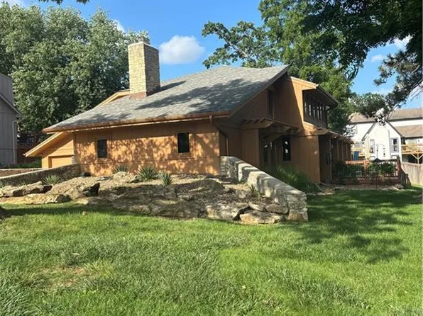 5717 Hauser St, Shawnee, KS 66216