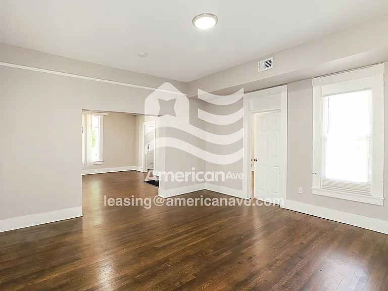 1090687_003_dining_room_4.jpg