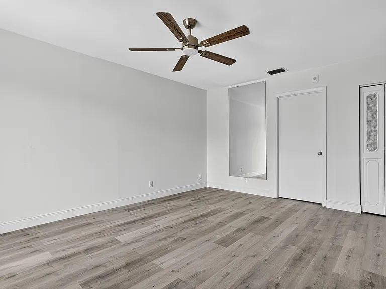 495 SE 8th St #242 — Photo 33