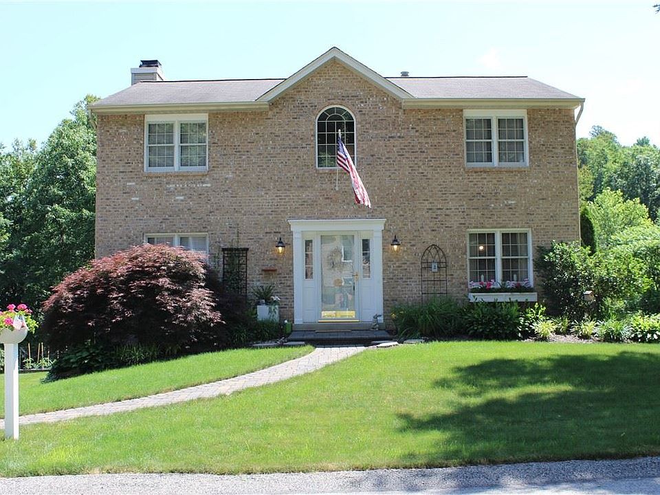 1st image of 115 Rose Ct S