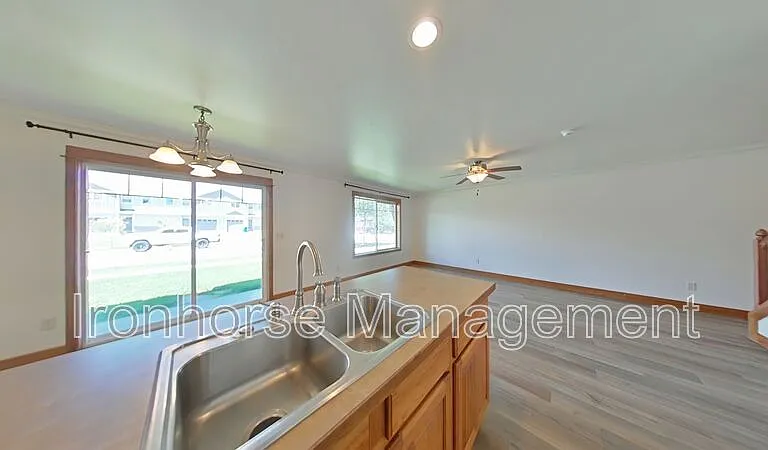 5471 Glenellen Dr #4 — Photo 8