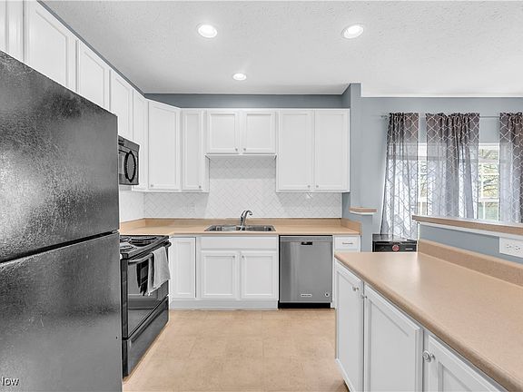 4th image of 1220 Wellingshire Cir