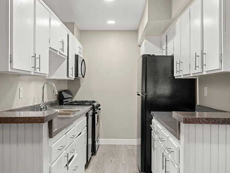 Tahquitz Court — Photo 13