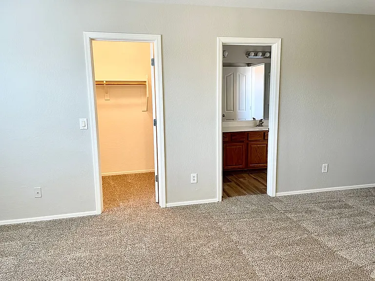 9820 W Pioneer St — Photo 32