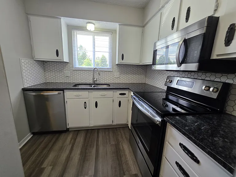 942 S Spring Rd — Photo 4