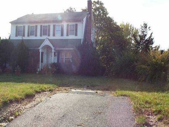2nd image of 106 E Woodside Ave