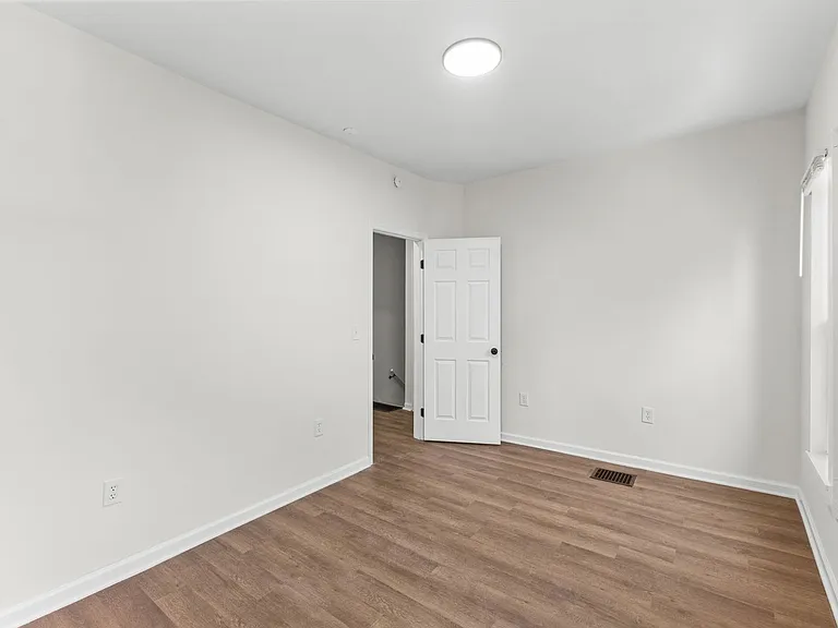 1339-1341 Mooberry St — Photo 33