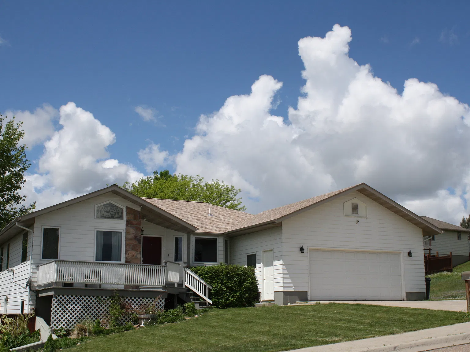 5 bed, 2892 sqft, $3,300 — Photo 1