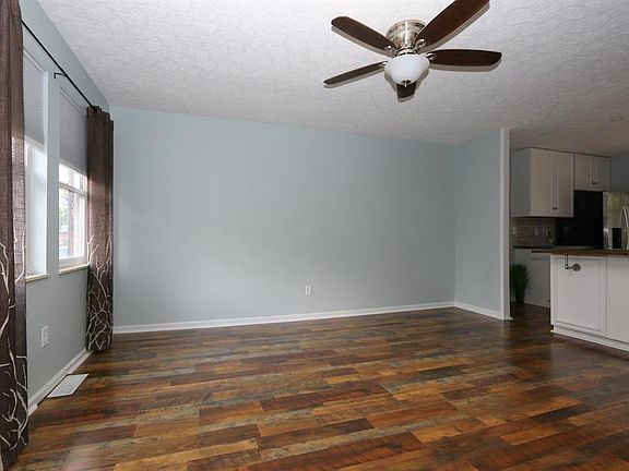 3rd image of 817 Suncreek Ct