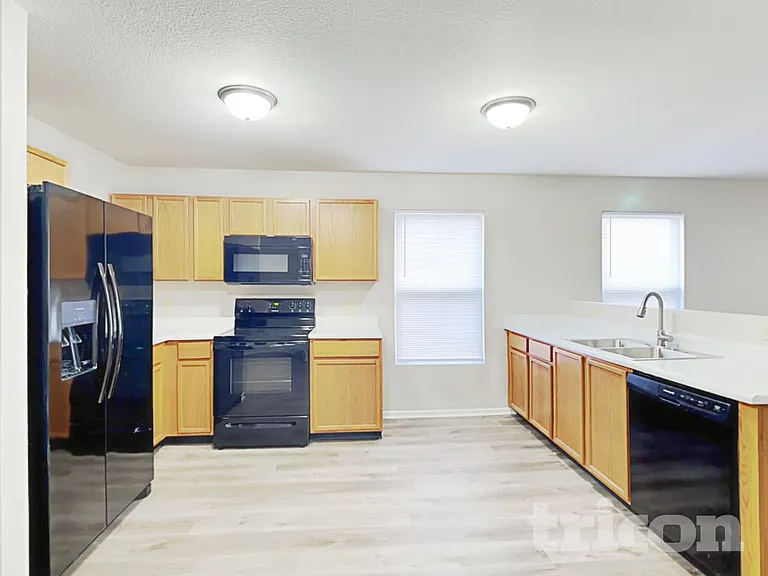 8039 Retreat Ln — Photo 7