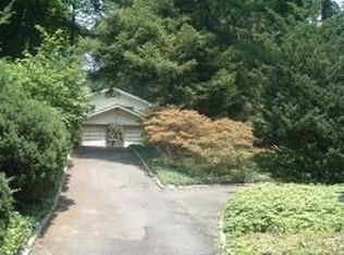 31 Edgecliff Rd, Montclair, NJ 07043