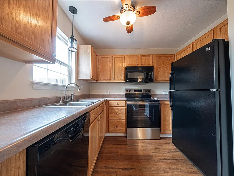 222 Castle Creek Dr — Photo 5