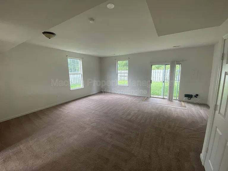 10910 Coreys Way — Photo 4