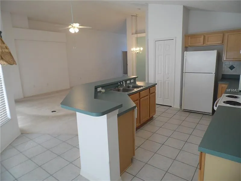4/2 In Hunters Creek! Gated Community! No Carpet! — Photo 3