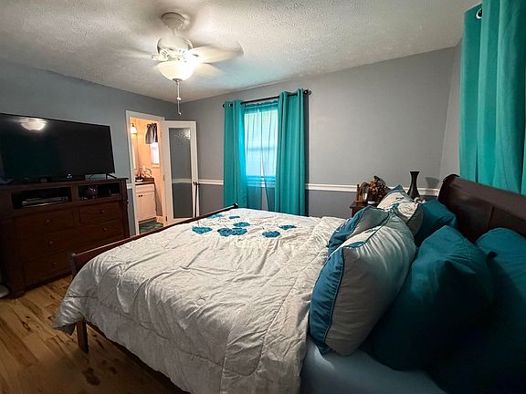 5th image of 133 Asbury St