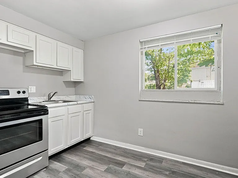 143 Stevens Ave — Photo 6
