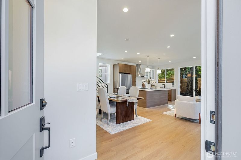 3rd image of 121 N 136th Street