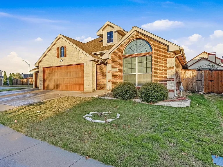 2216 Paige Ct — Photo 3