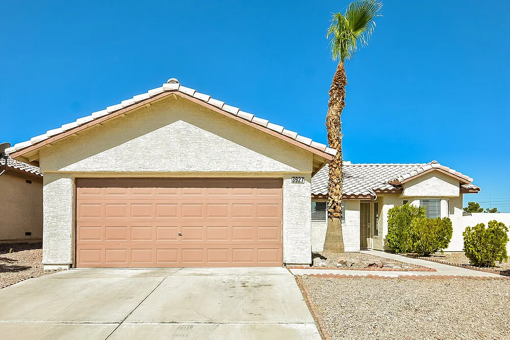 3 bed, 2.0 bath, 1208 sqft, $1,950 — Photo 1