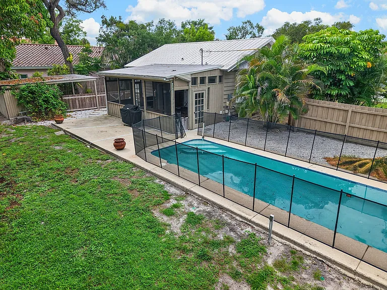 1010 Virginia Dr — Photo 48
