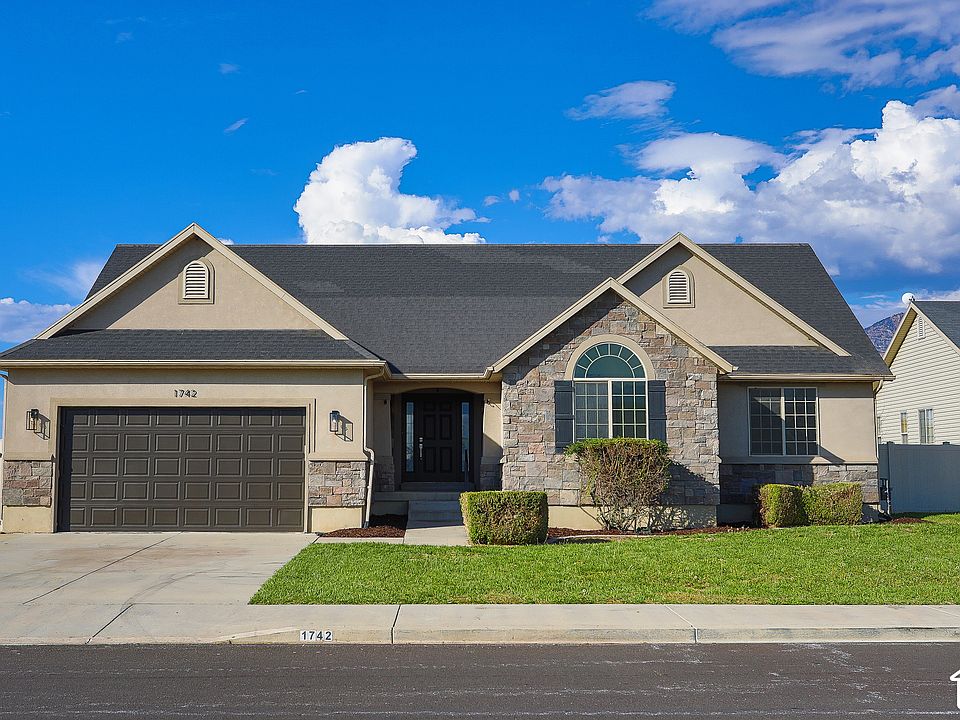 1st image of 1742 W Renaissance Way