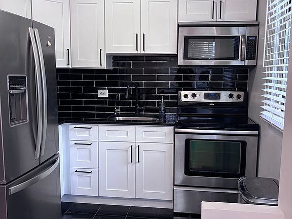 5th image of 2610 W Balmoral Ave APT 103