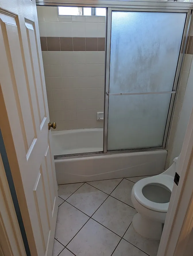 8 bed, 5405 sqft, $1,000 — Photo 4
