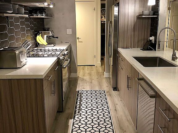 3rd image of 6720 Hillpark Dr APT 201