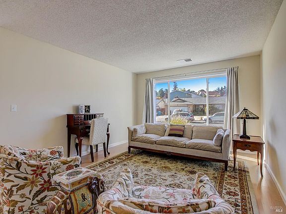 5th image of 1110 Greenmont Drive