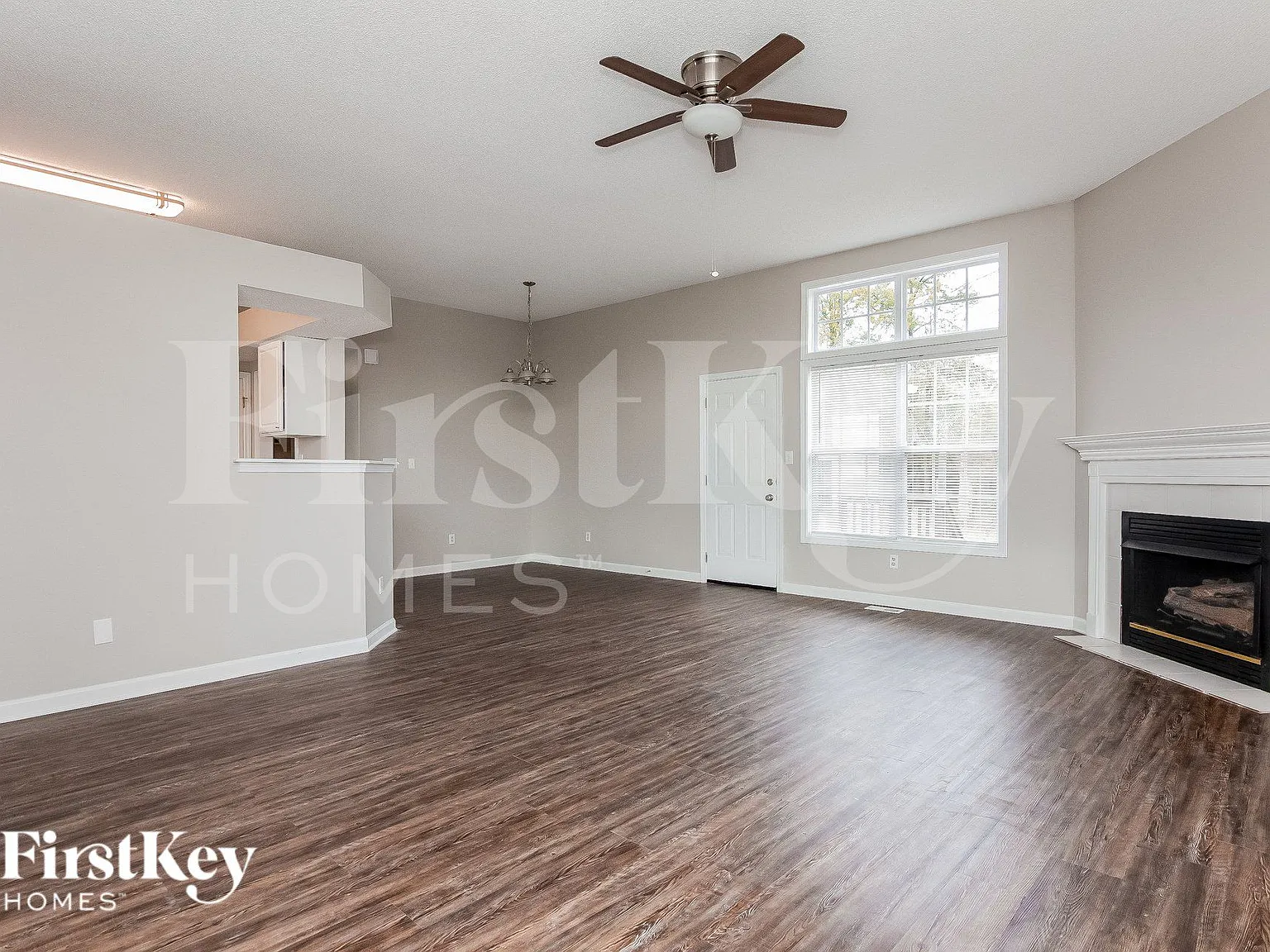 3 bed, 2.0 bath, 1462 sqft, $1,740 — Photo 3