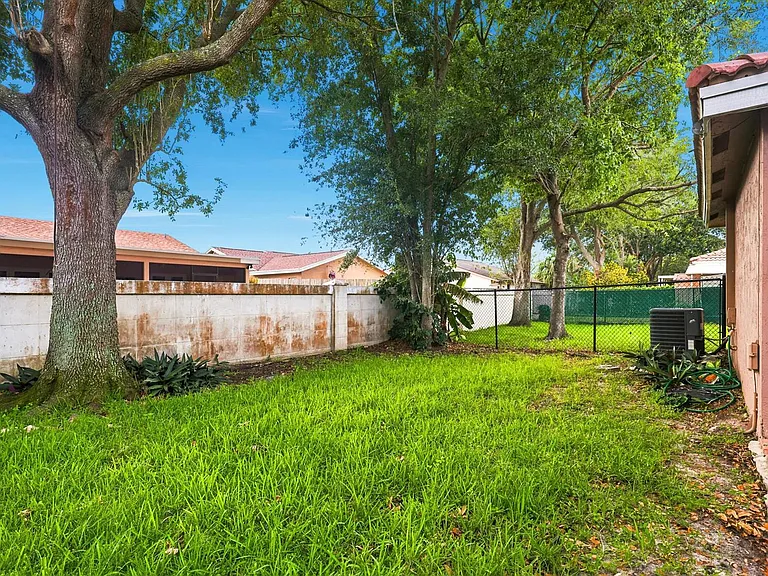 9312 NW 54th St — Photo 31