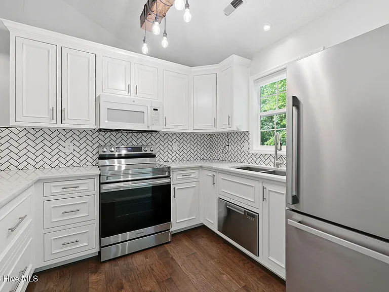 3411 Belmont Blvd — Photo 11