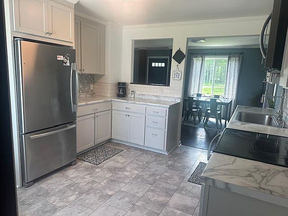 3rd image of 2589 Lindgren Rd NE