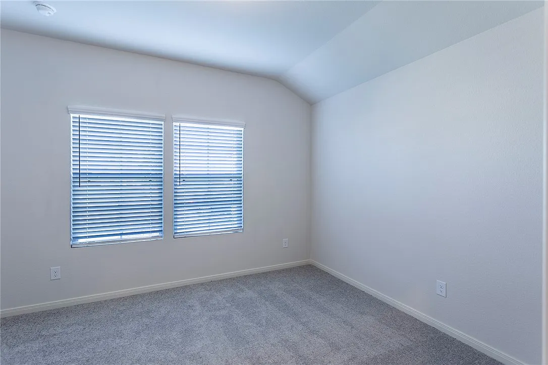 4 bed, 1736 sqft, $2,100 — Photo 4
