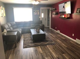 1113 E 4th Ave, Mitchell, SD 57301