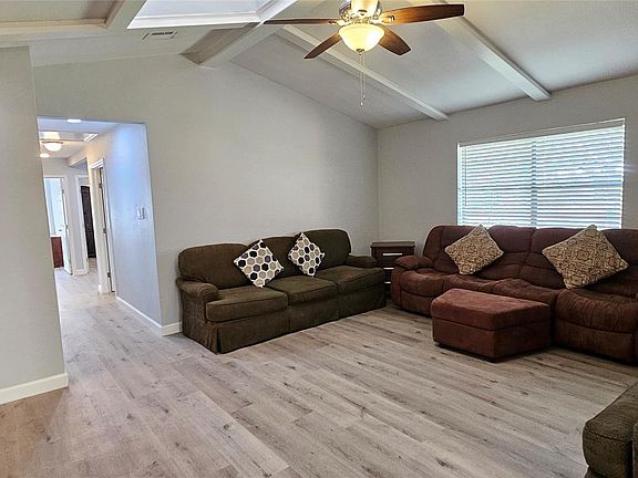 3rd image of 26311 Maplewood Dr