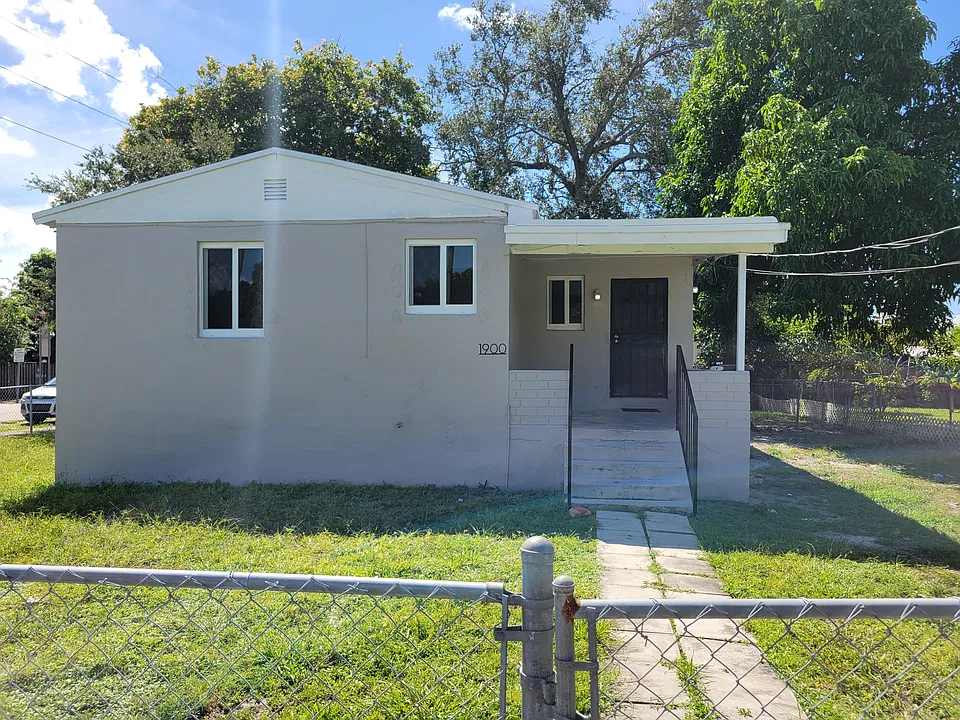 1900 NW 152nd Ter