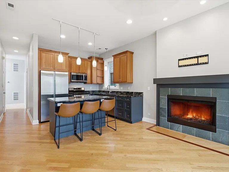 2151 W Warren Blvd #2 — Photo 2