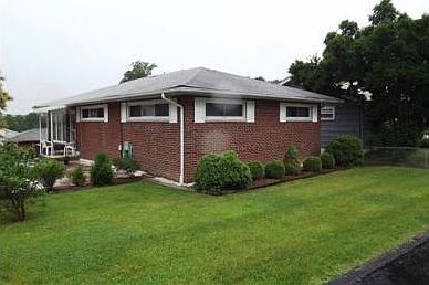 1st image of 1929 Oakridge Dr
